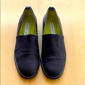 DONALD J PLINER CASUAL SHOES
